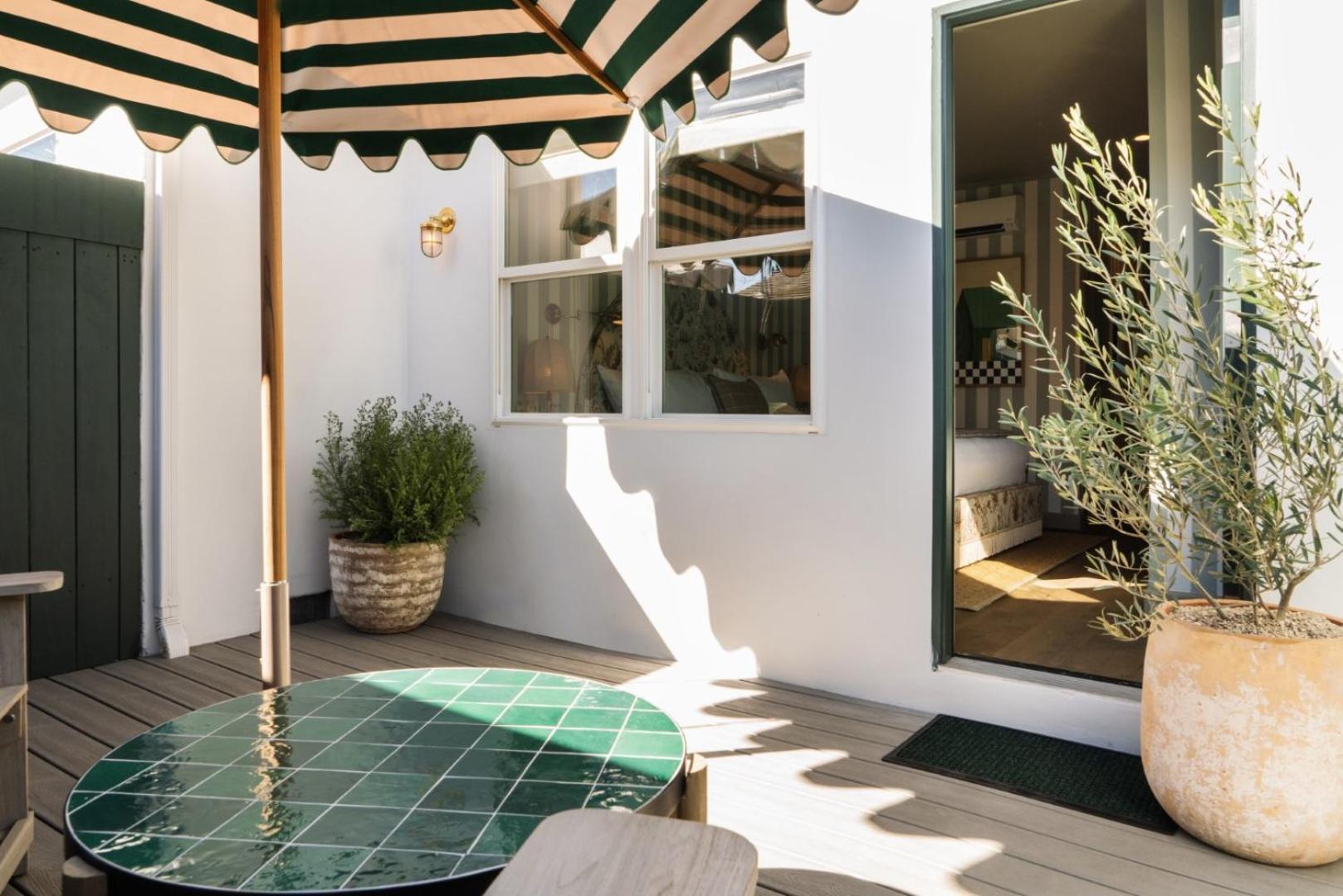 Le Petit Pali Brentwood Hotel Los Angeles Exterior photo