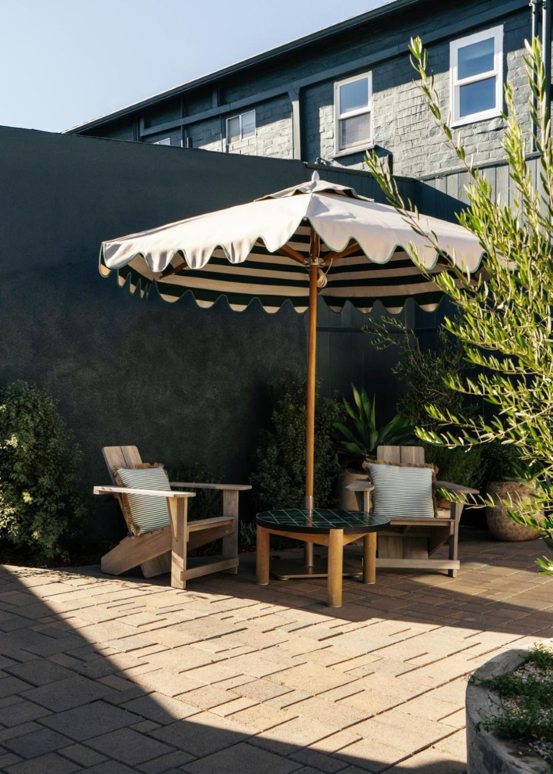 Le Petit Pali Brentwood Hotel Los Angeles Exterior photo
